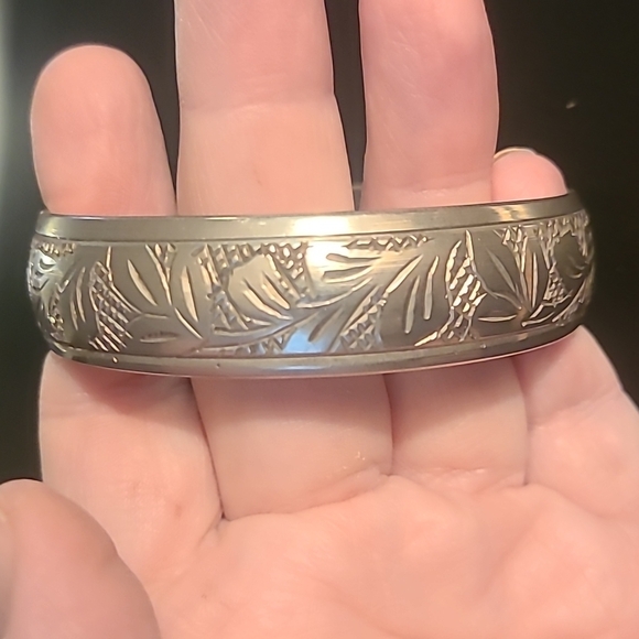 Vintage silver color bangle Beautifully engraved - Picture 3 of 5